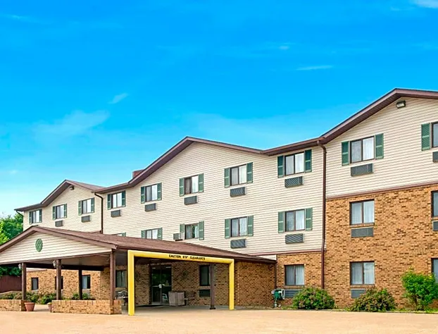 Super 8 by Wyndham St. Clair MO hotel detail image 1