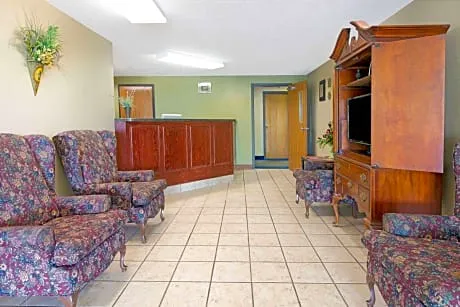 Super 8 by Wyndham St. Clair MO hotel detail image 4