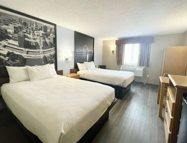 Super 8 by Wyndham St. Clair MO hotel detail image 3