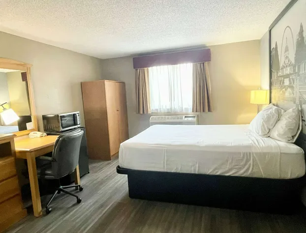 Super 8 by Wyndham St. Clair MO hotel detail image 4