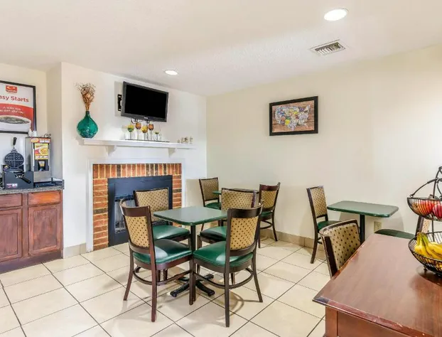 Econo Lodge Glade Springs I-81 hotel detail image 2