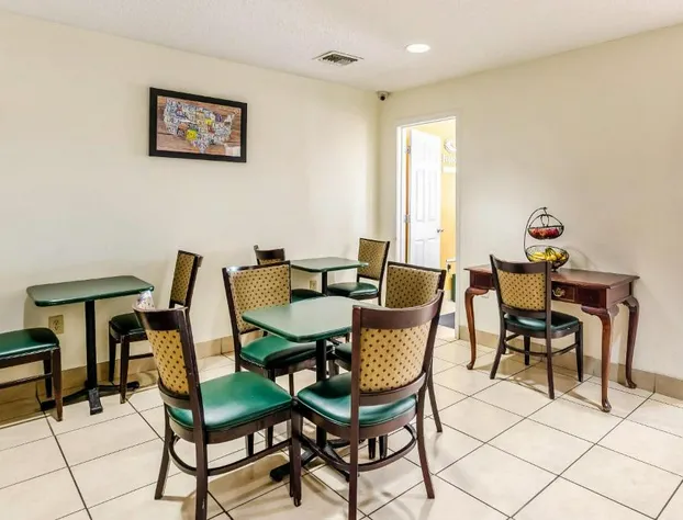 Econo Lodge Glade Springs I-81 hotel detail image 3