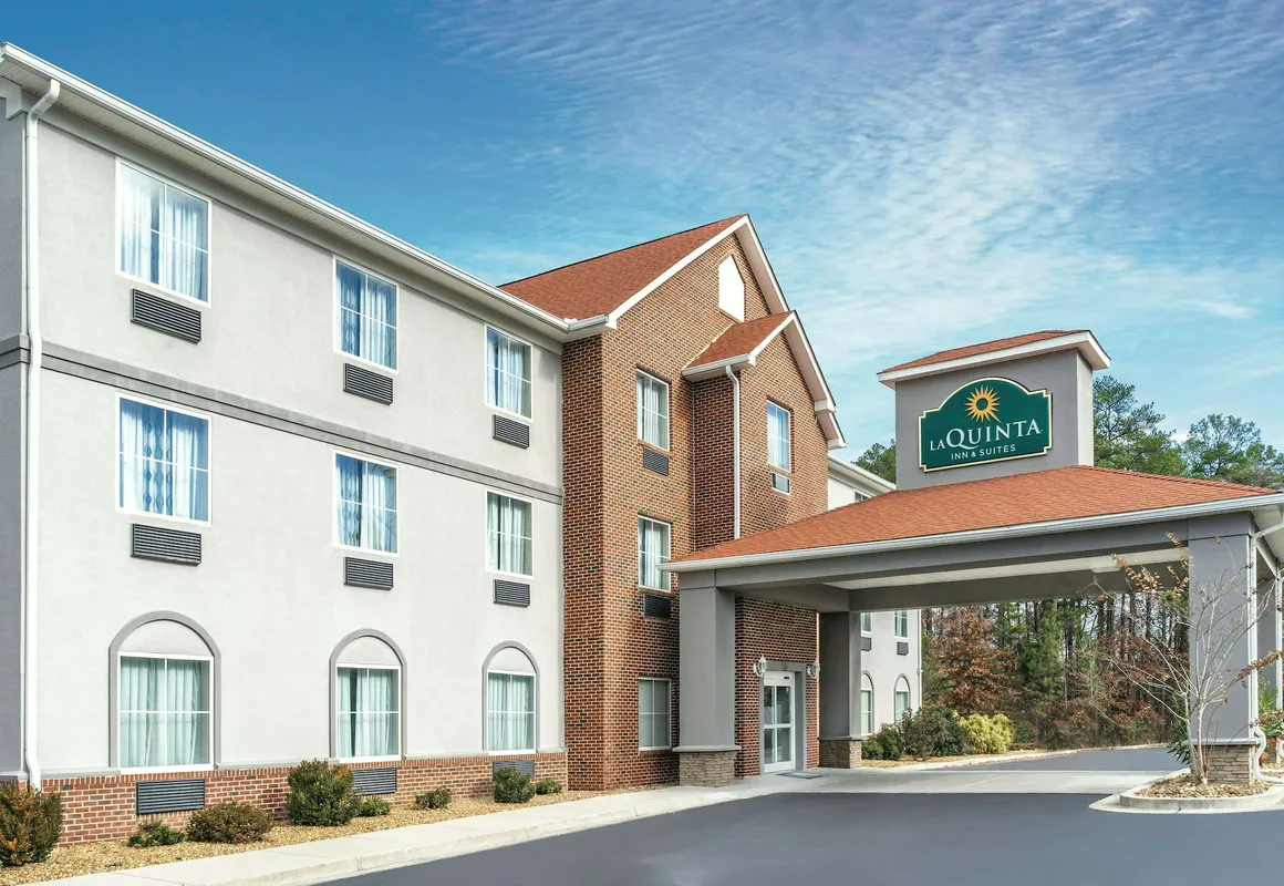 La Quinta Inn & Suites by Wyndham Rome hotel hero