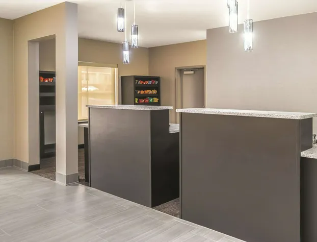 La Quinta Inn & Suites by Wyndham Rome hotel detail image 2