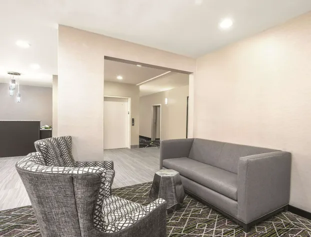 La Quinta Inn & Suites by Wyndham Rome hotel detail image 3