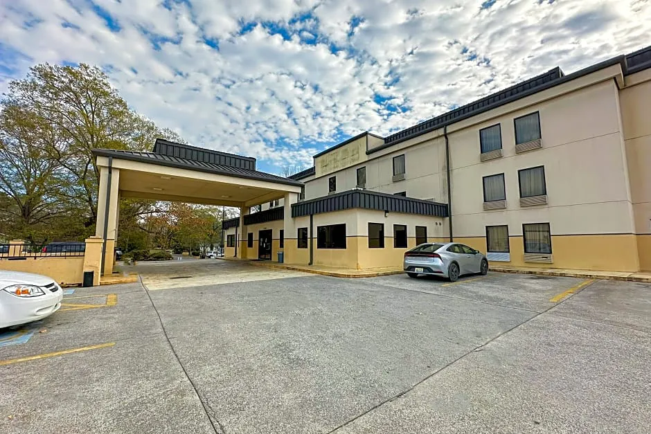 Rodeway Inn & Suites hotel hero