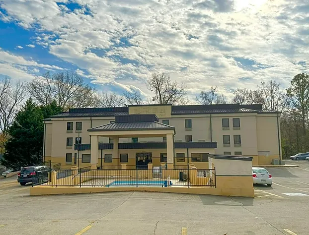 Rodeway Inn & Suites hotel detail image 1