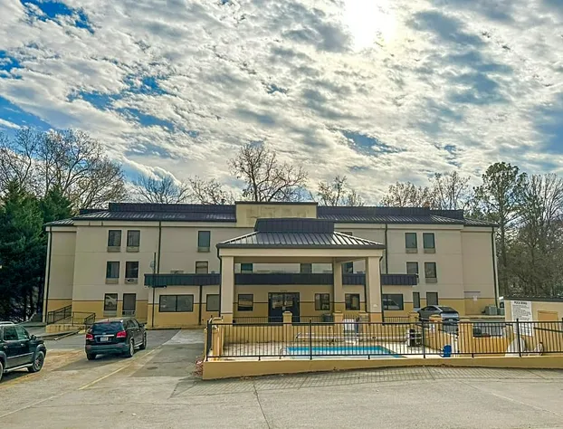 Rodeway Inn & Suites hotel detail image 2