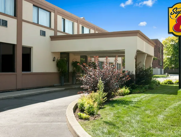Super 8 by Wyndham Sarnia ON hotel detail image 2