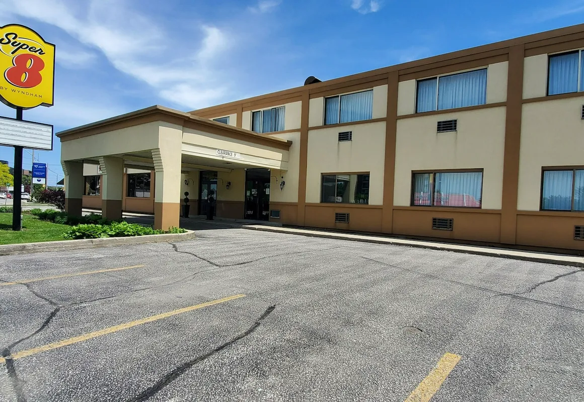 Super 8 by Wyndham Sarnia ON hotel hero