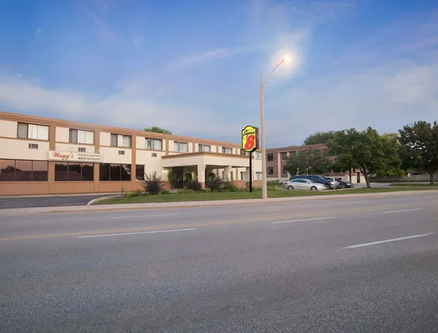 Super 8 by Wyndham Sarnia ON hotel detail image 2