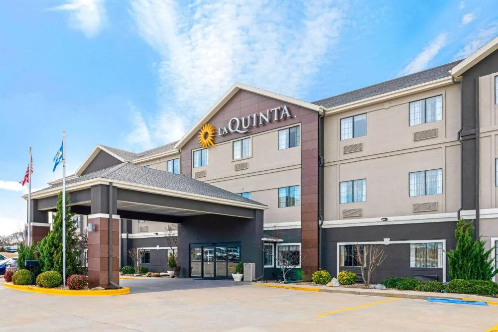 La Quinta Inn & Suites by Wyndham Ada hotel hero