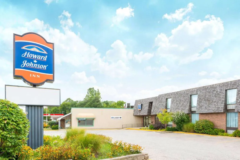 Howard Johnson by Wyndham Tillsonburg hotel hero