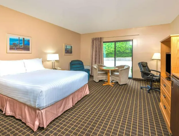 Howard Johnson by Wyndham Tillsonburg hotel detail image 4