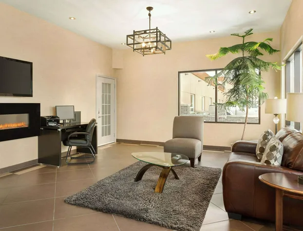 Travelodge by Wyndham Simcoe hotel detail image 3