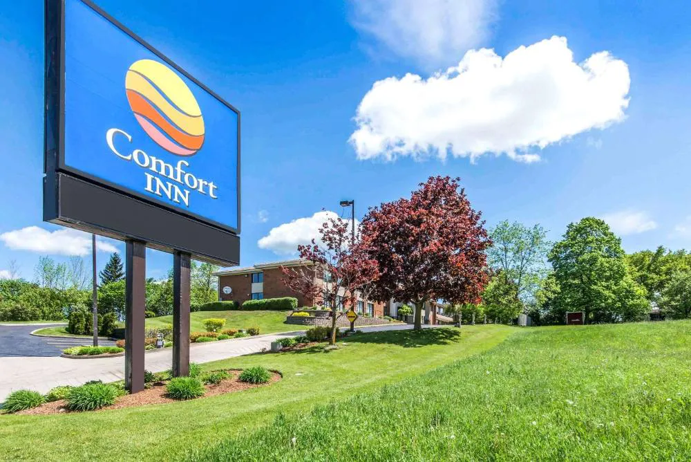 Comfort Inn Owen Sound hotel hero
