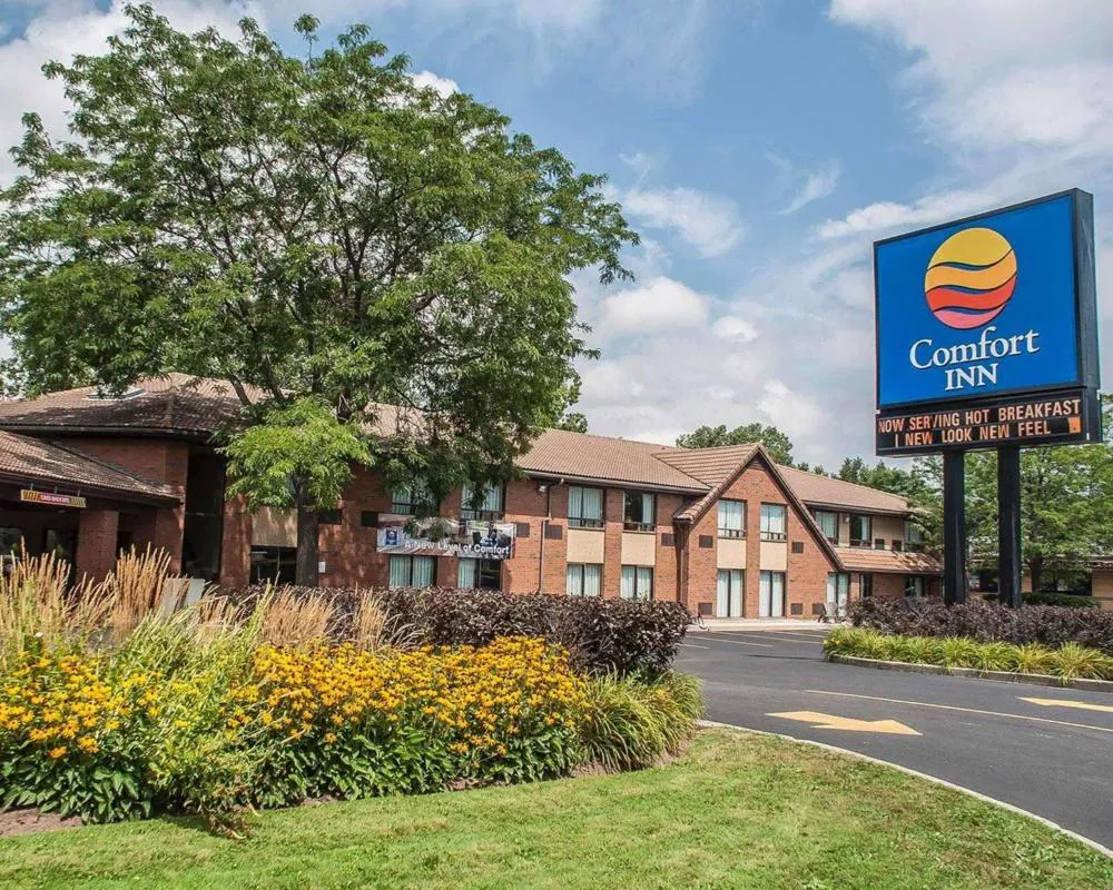 Comfort Inn Simcoe hotel hero