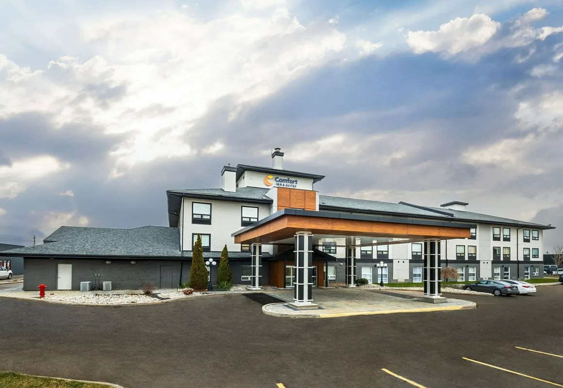 Comfort Inn and Suites Ingersoll hotel hero