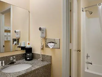 Super 8 by Wyndham Columbia City hotel detail image 3