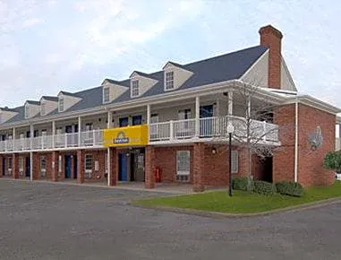 Days Inn by Wyndham Auburn hotel detail image 1