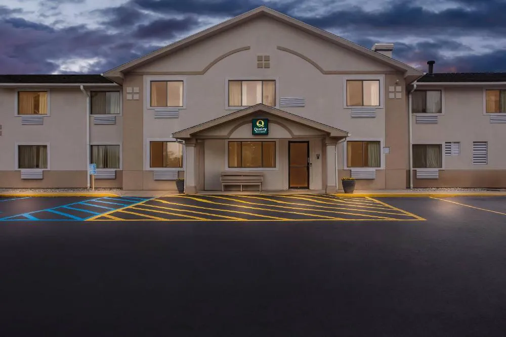 Quality Inn & Suites Howe - Sturgis hotel hero