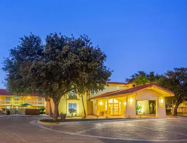 Super 8 by Wyndham Eagle Pass hotel detail image 1