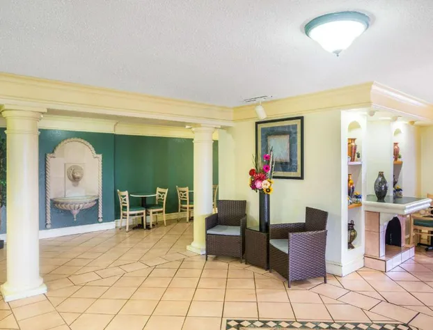 Super 8 by Wyndham Eagle Pass hotel detail image 4