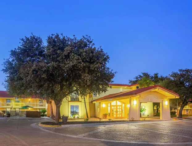 Super 8 by Wyndham Eagle Pass hotel detail image 1