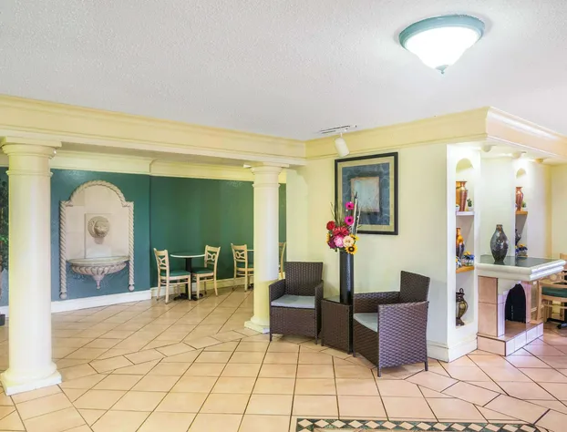 Super 8 by Wyndham Eagle Pass hotel detail image 2