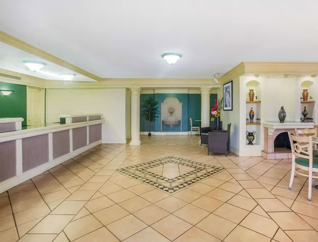 Super 8 by Wyndham Eagle Pass hotel detail image 3