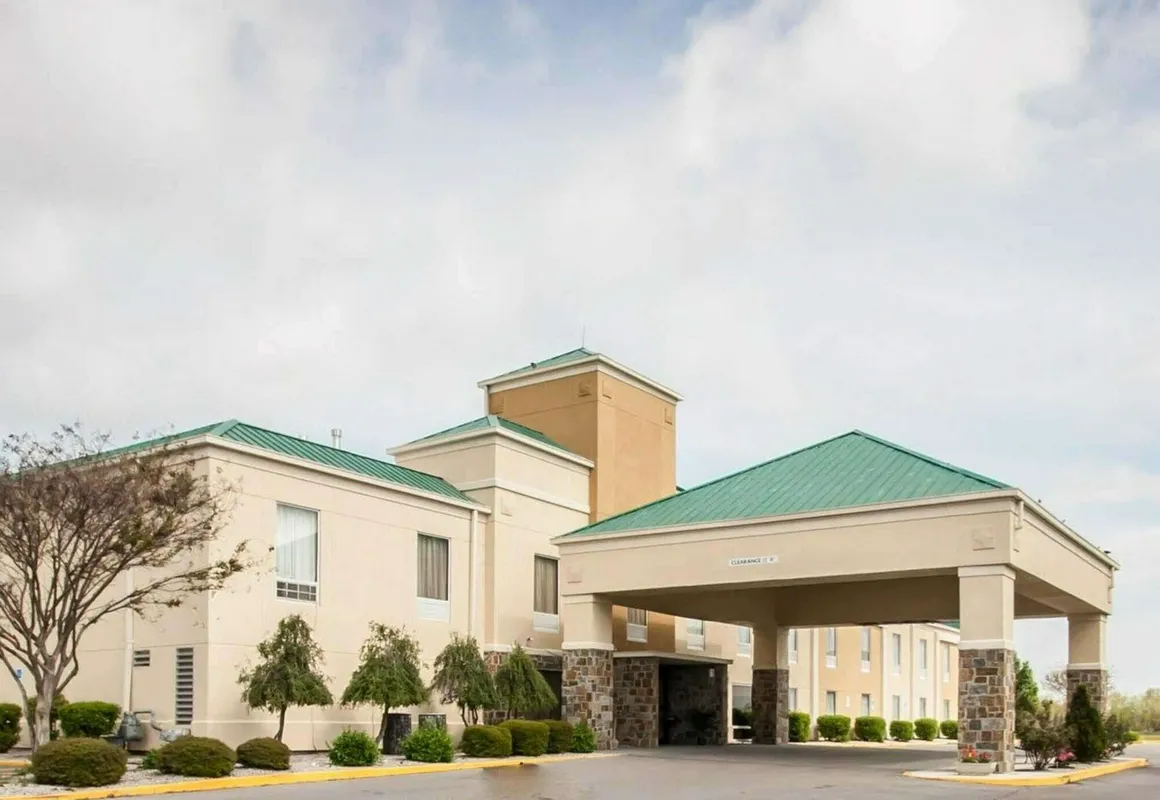 Quality Inn Hayti North hotel hero