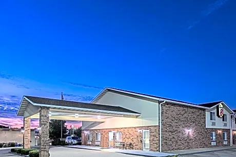 Super 8 by Wyndham Potosi hotel hero