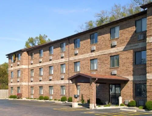 Super 8 by Wyndham Kennett hotel detail image 1