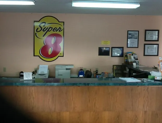 Super 8 by Wyndham Kennett hotel detail image 2