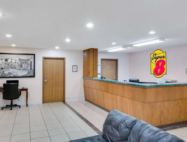 Super 8 by Wyndham Kennett hotel detail image 3