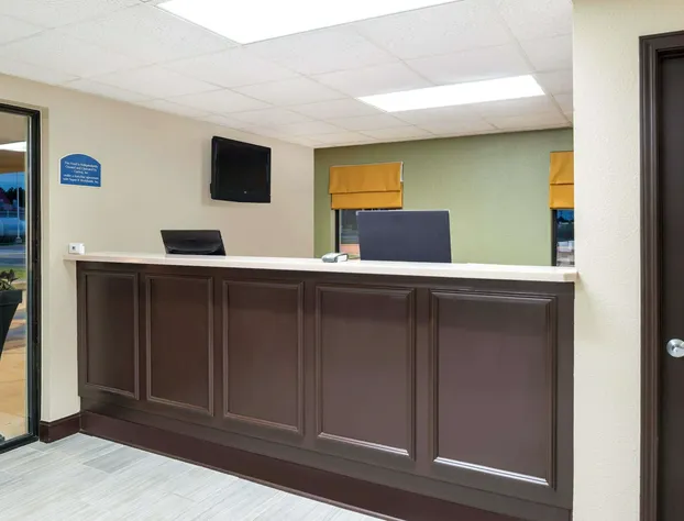 Super 8 by Wyndham Charleston/Sikeston East MO hotel detail image 2