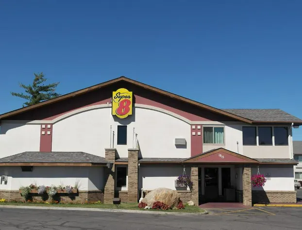 Super 8 by Wyndham Bemidji MN hotel detail image 1