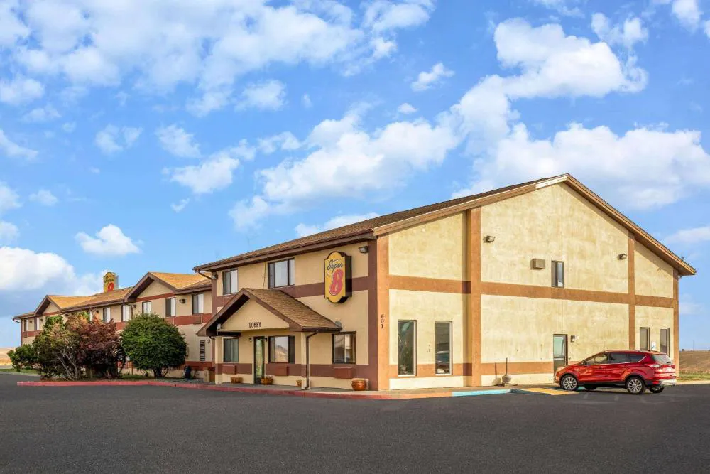 Super 8 by Wyndham Pendleton hotel hero