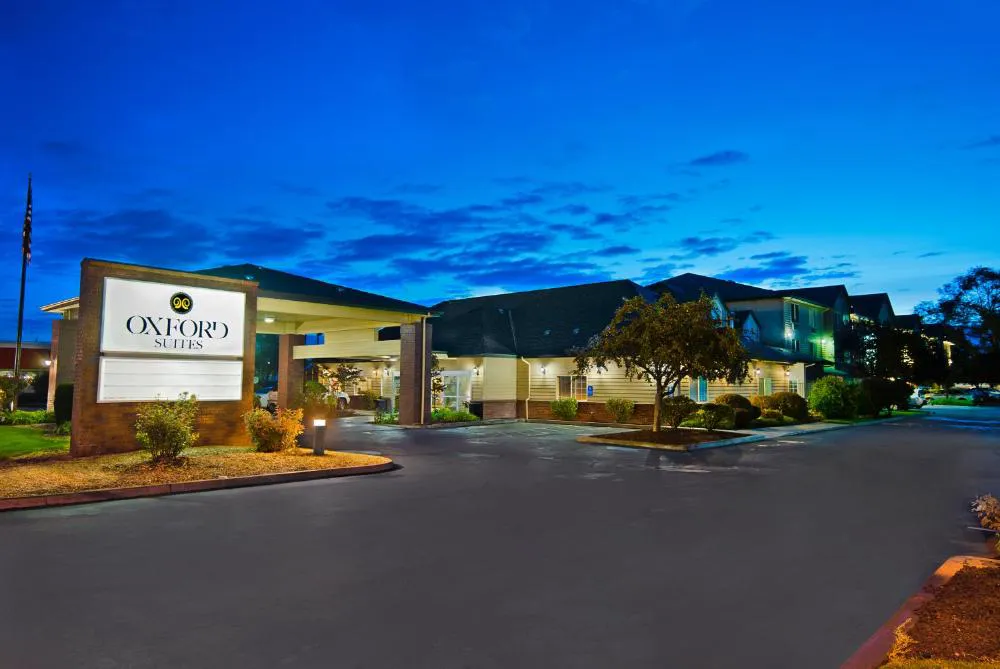 Oxford Suites Hermiston hotel hero