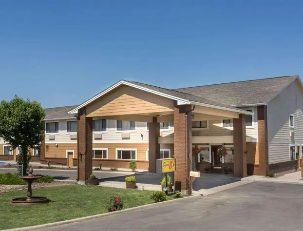 Super 8 by Wyndham Baker City hotel detail image 2