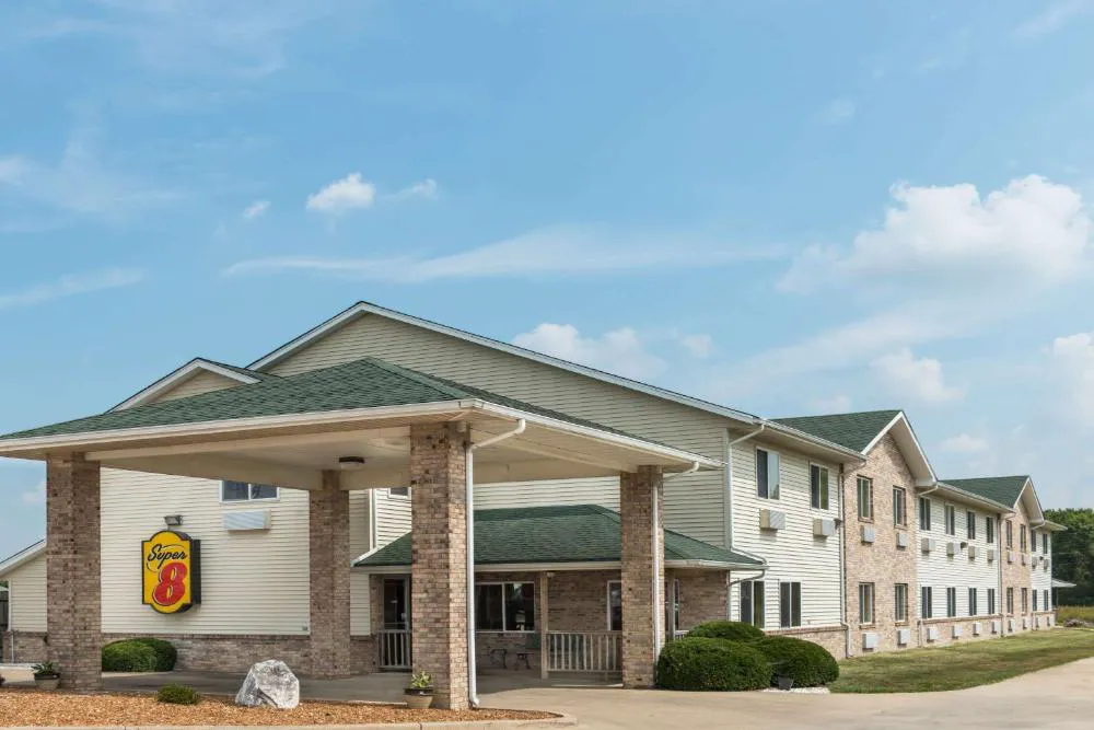 Super 8 by Wyndham Greenville hotel hero