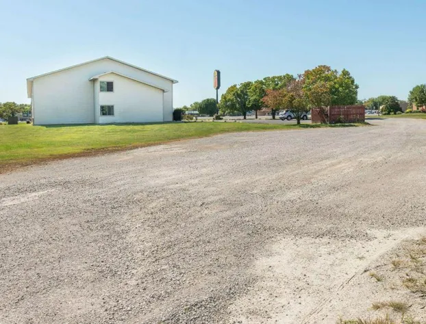 Super 8 by Wyndham Du Quoin hotel detail image 1