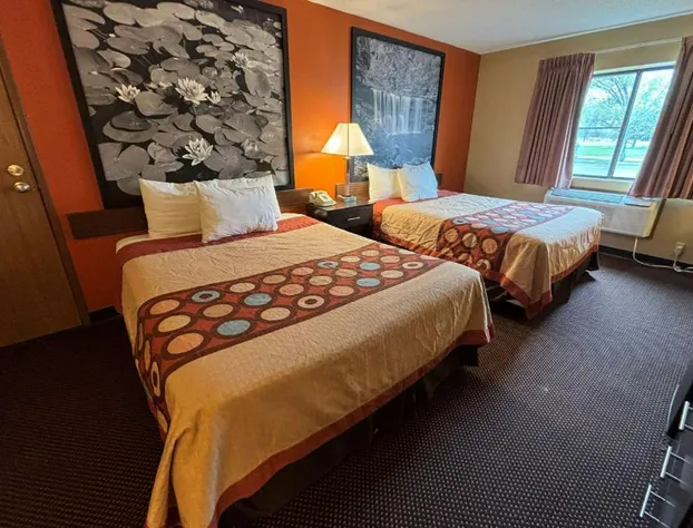 Super 8 by Wyndham Du Quoin hotel detail image 3