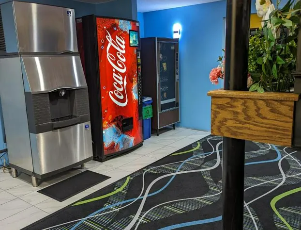 Super 8 by Wyndham Staunton hotel detail image 1