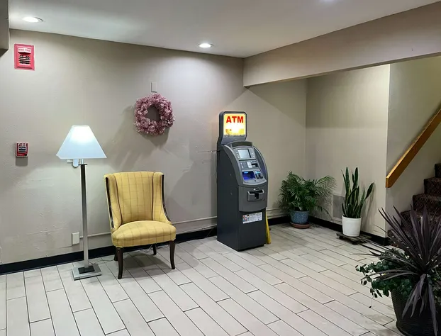 Super 8 by Wyndham Litchfield hotel detail image 1