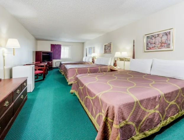 Super 8 by Wyndham Jerseyville hotel detail image 2