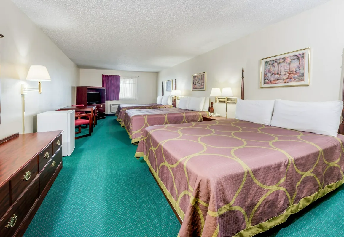 Super 8 by Wyndham Jerseyville hotel hero