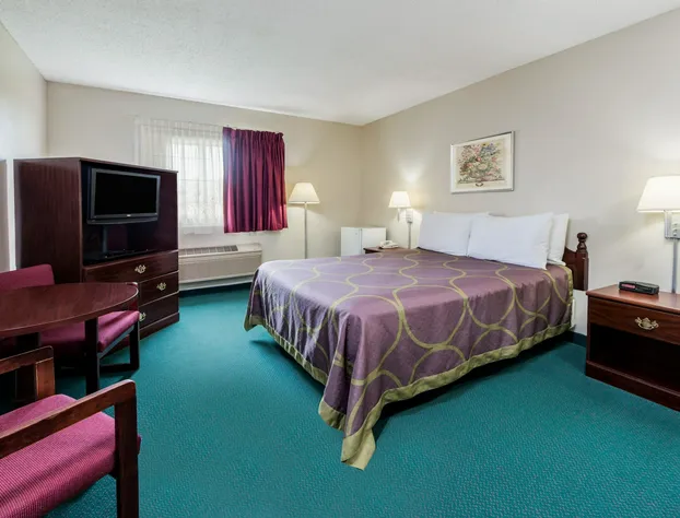 Super 8 by Wyndham Jerseyville hotel detail image 4