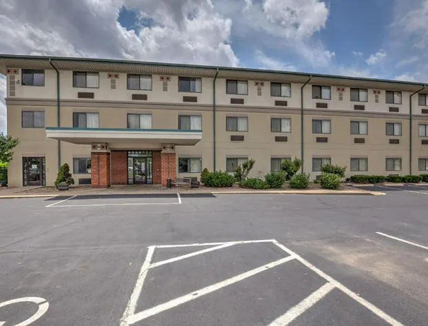 Super 8 by Wyndham Waterloo hotel detail image 1