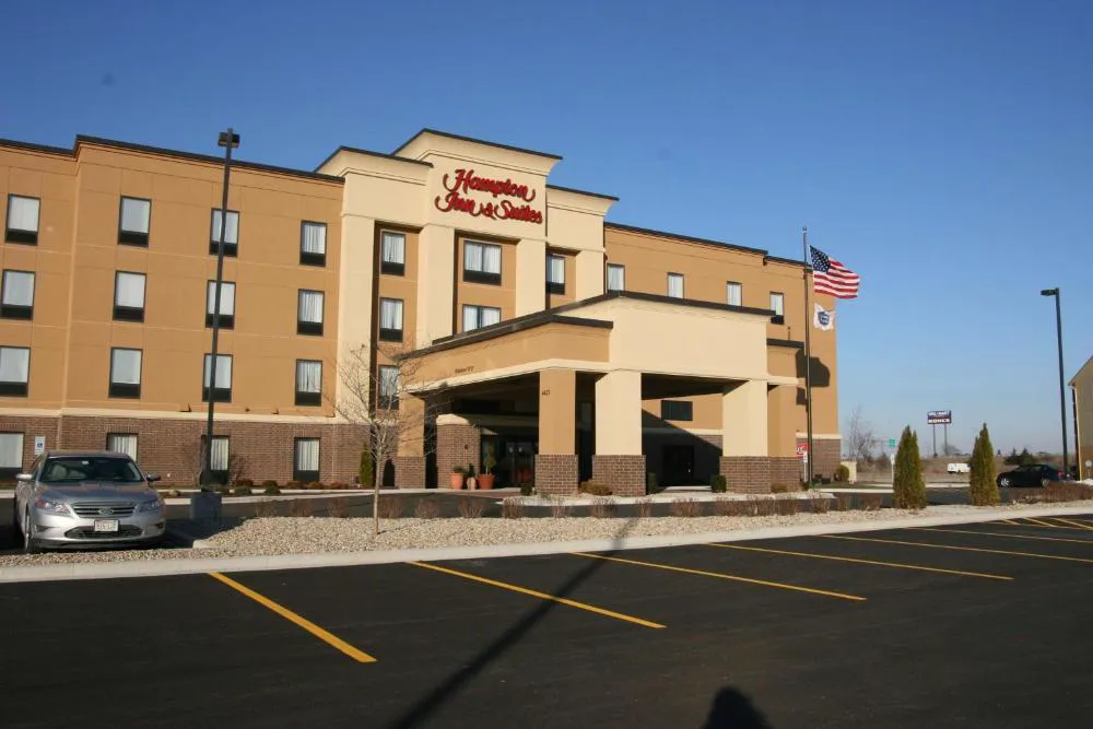 Hampton Inn & Suites Peru hotel hero